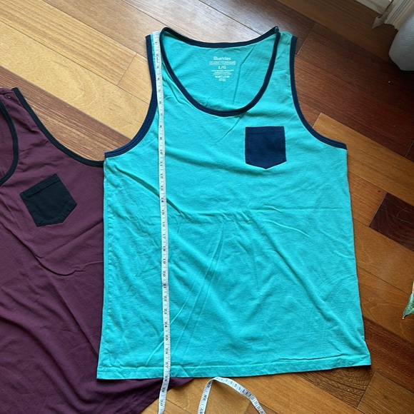 Set of Two Men’s Large Sleeveless Shirts with Contrast Pocket and Edging - Picture 5 of 10